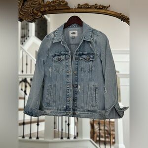 Old Navy Classic Distressed Jean Jacket in Light Wash, Size Medium